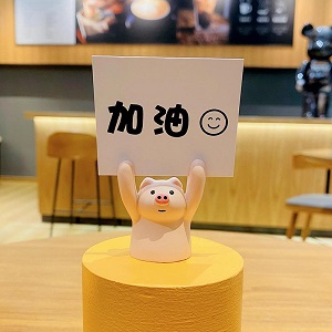 勵志小動物舉牌擺件桌面名片夾