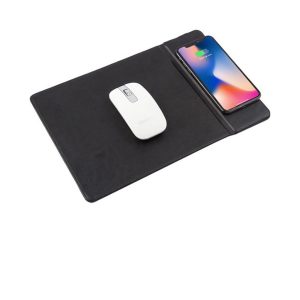 Wirelessly charging mouse pad