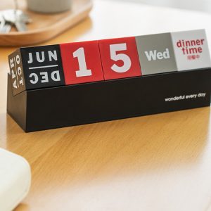 Creative manual selection of desk calendars