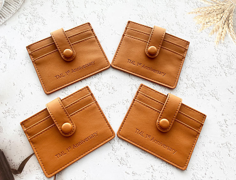 Simple and stylish card sleeves with buttons