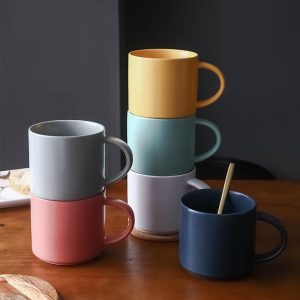Simple solid color coffee cup