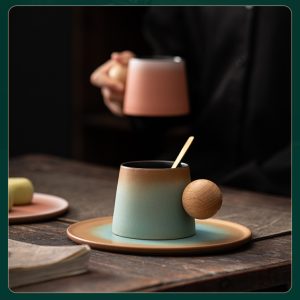 Coffee cup with wooden round handle