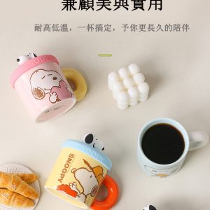 Cartoon Snoopy shaped ceramic mug