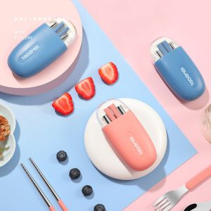 Oval two-piece set of portable cutlery