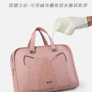 Carry a large-capacity laptop bag across the shoulder