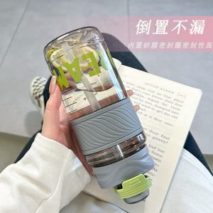 Simple sports water bottle with straw